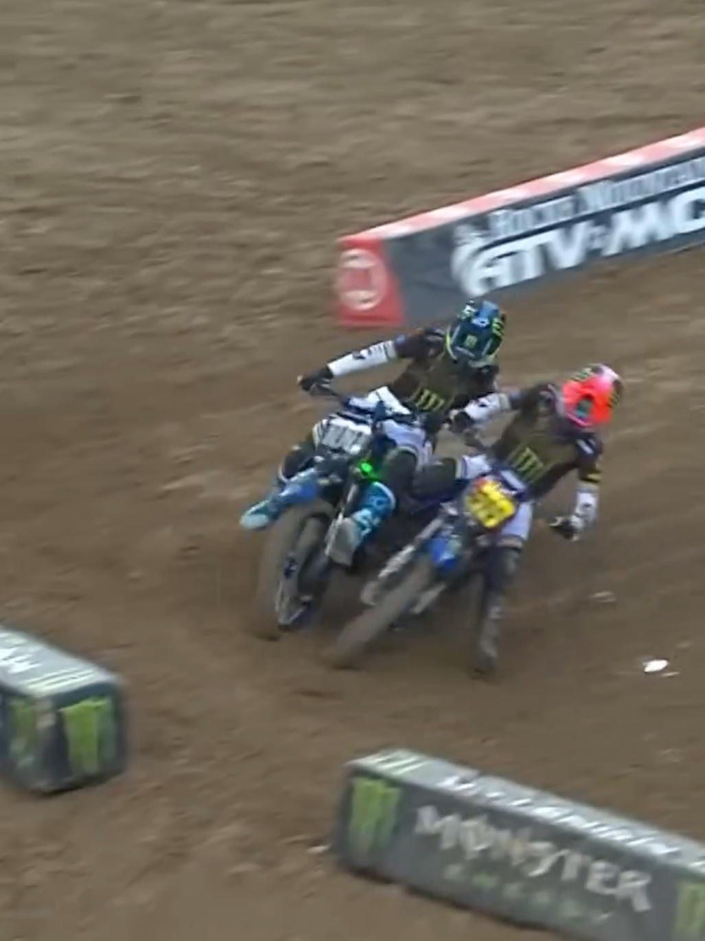 Yang lagi rame nih Deegan vs Davies . overtake kemenangan haiden deegan 🔥 gimana pendapat kalian??  #racing #motolife #dirtracingid #motocross #motosport #balapmotor #supercross #deegan #coledavies