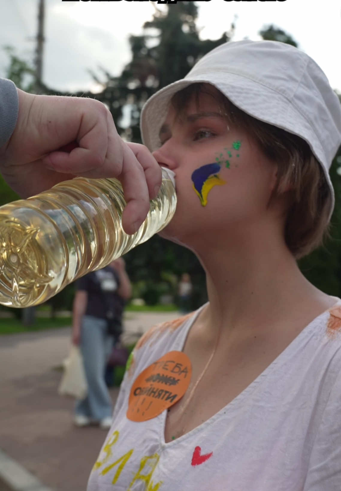 Хтось обіймає, хтось ранить.  Це вибір, який ми робимо щодня 🌱