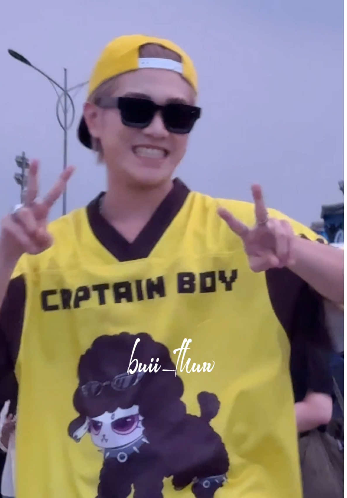 Cục vàng iuuuu quáaaa 🤏🏻🤏🏻 #CAPTAINBOY #HoangDucDuy #anhtraisayhi #concertanhtraisayhi #anhtraisayhiconcertday6 