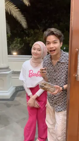 Ada tamu spesial gaes!!? . . #fyp #willie #williesalim #williesalimfans #ngefanswilliesalim #vilmei #fypage #fypシ゚ #trending #viral #lewatberanda #masukberanda #TikTokViral #ViralVideo 
