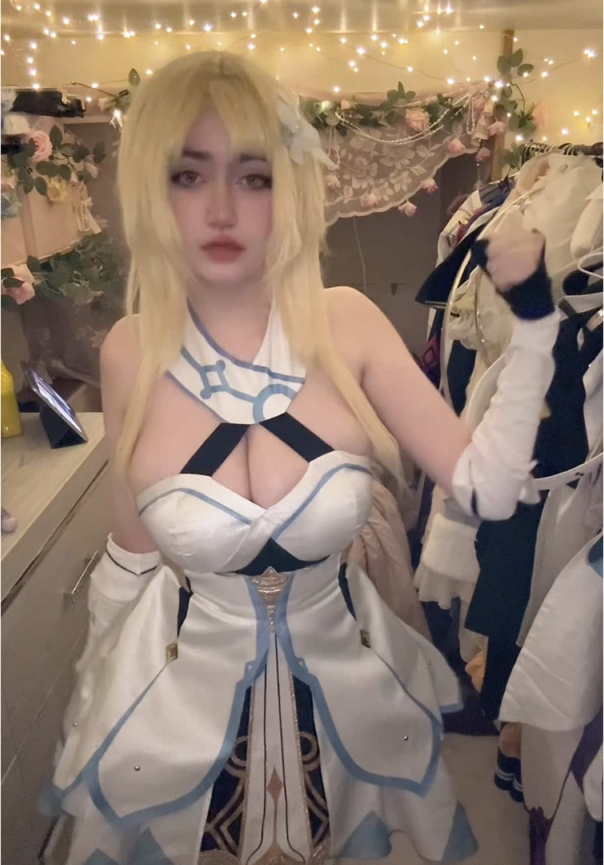 Yall don’t make fun of me, idk how people remember dance moves, I forget within 2 seconds 😭 #luminecosplay #luminecosplaygenshinimpact #lumine 