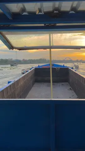 Diều bay thì dây đức 🪁