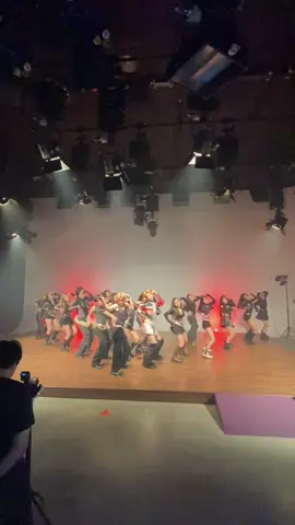 ควงๆ โยกๆ 😵‍💫😵‍💫😵‍💫 @Earth-e #hotellobby #tobii #hotellobbytobii #dance #choreography #minizize #minizizedancestudio #Tpop  #coverdance 