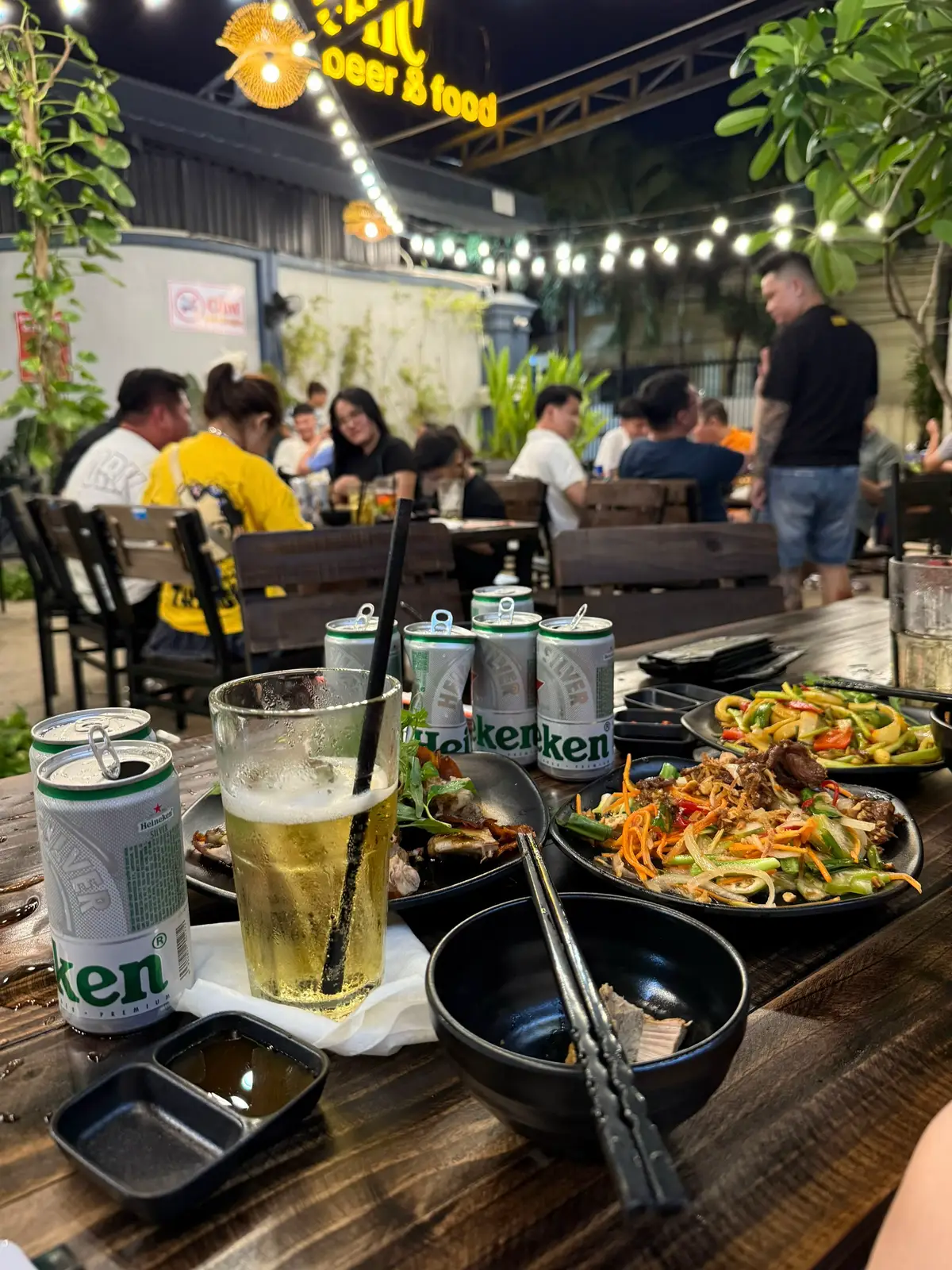 Trà đã nhạt rồi, đổi cho em thùng tiger bạc 🤣