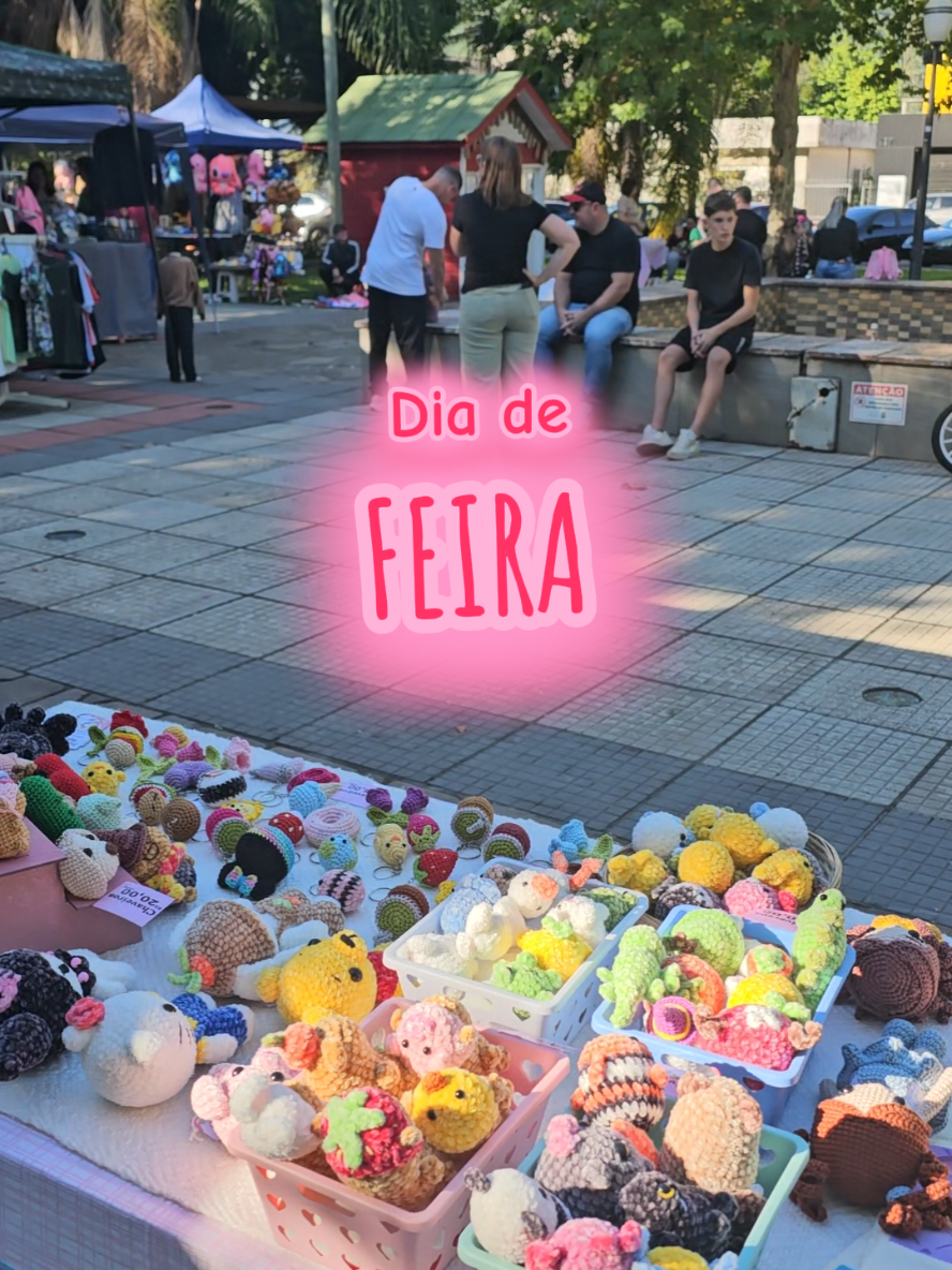 dia 01/05 participei de uma feira , foi uma experiência maravilhosa! Gostei muito e já estou ansiosa pela próxima 🩷 #jujubaartes #amigurumi #crochetersoftiktok #croche #feiradeartesanato #feira #artesanato 