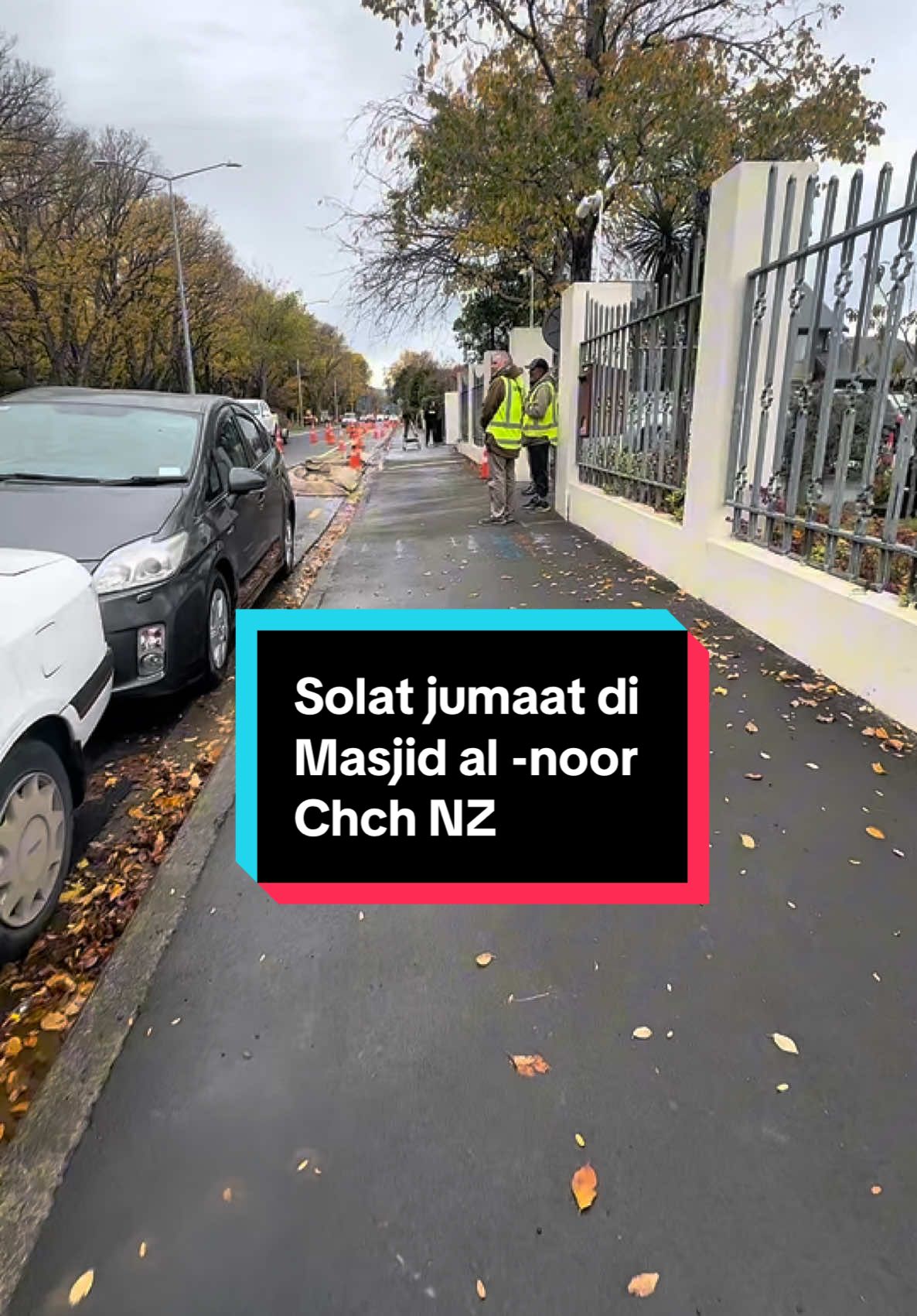 #CapCut suasana solat jumaat di masjid al-Noor di New Zealand  Khutabah jumaat die sampai kan oleh imam idris Dari malaysia, imam idris merupakan imam Utama di masjid ni. Di samping itu ada tuggu untuk memperingati suhadah yg meningal kes tahun 2019, Mari la kita sedekahkan al-fatehah #masjiddinewzealand #alnoor
