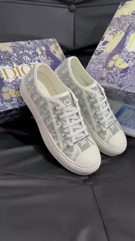 Christian Dior Walk’n’Dior - Đẳng cấp tiểu thư Pháp Tối giản nhưng không tầm thường – Gây nghiện ngay ánh nhìn đầu tiên! ✨ Vải thêu Dior Oblique sang trọng từng chi tiết ✨ Đế bằng siêu êm – dễ phối đồ, dễ “chảnh” ✨ Fullbox – Tag mã chuẩn chỉnh như store Bạn là “nàng thơ” hay “chính thất”? Lên chân em này là biết liền! @Hanh Phan Sneaker #DiorSneaker #WalknDior #DiorOblique #SneakerNuCaoCap #GiayDepGenZ #Hanhsneaker #TikTokFashion 