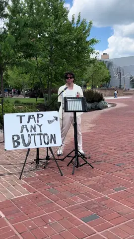 That “yes” lives rent free in my head now 😂 This song is out now 🪩 “Jiggy” by Fulton Lee 💥