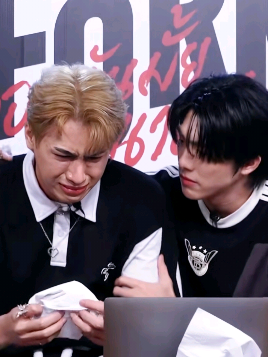 SmartBoom reaction to Ep 9. I wouldn't know Smart could cry this hard this time. My heart aches to see them both crying. @Smart Chisanupong @bxxm_rvw  🥺😢💜🐶😺🪽 #TopFormEP9  #TopFormJudy 'sBoy  #smartchisanupong #SMARTCSNP #bxxmrvw #smartboom #topform #dakaichi #dakaretai #jinakin #junta #thaibl #makeitviral 
