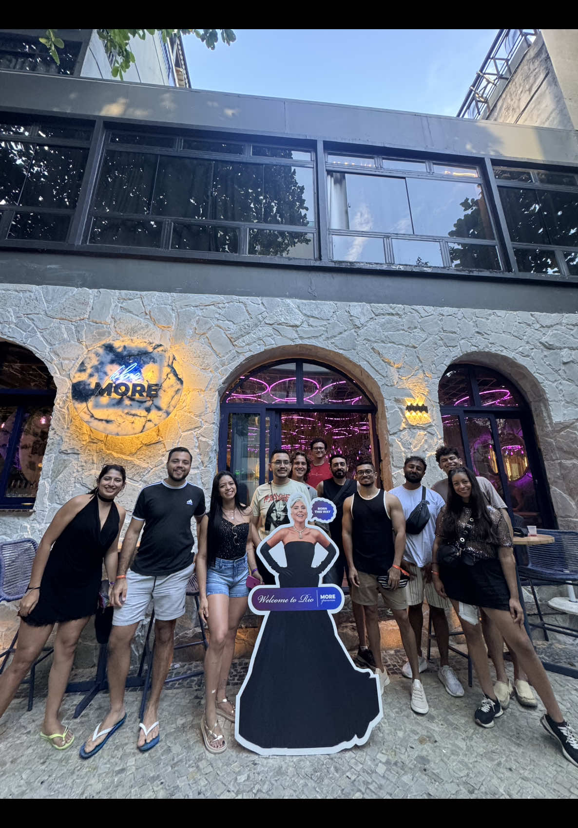 Mais uma experiência incrível com os melhores hóspedes! #riodejaneiro #ladygaga #copacabana #ladygagavideos #partyhostel 