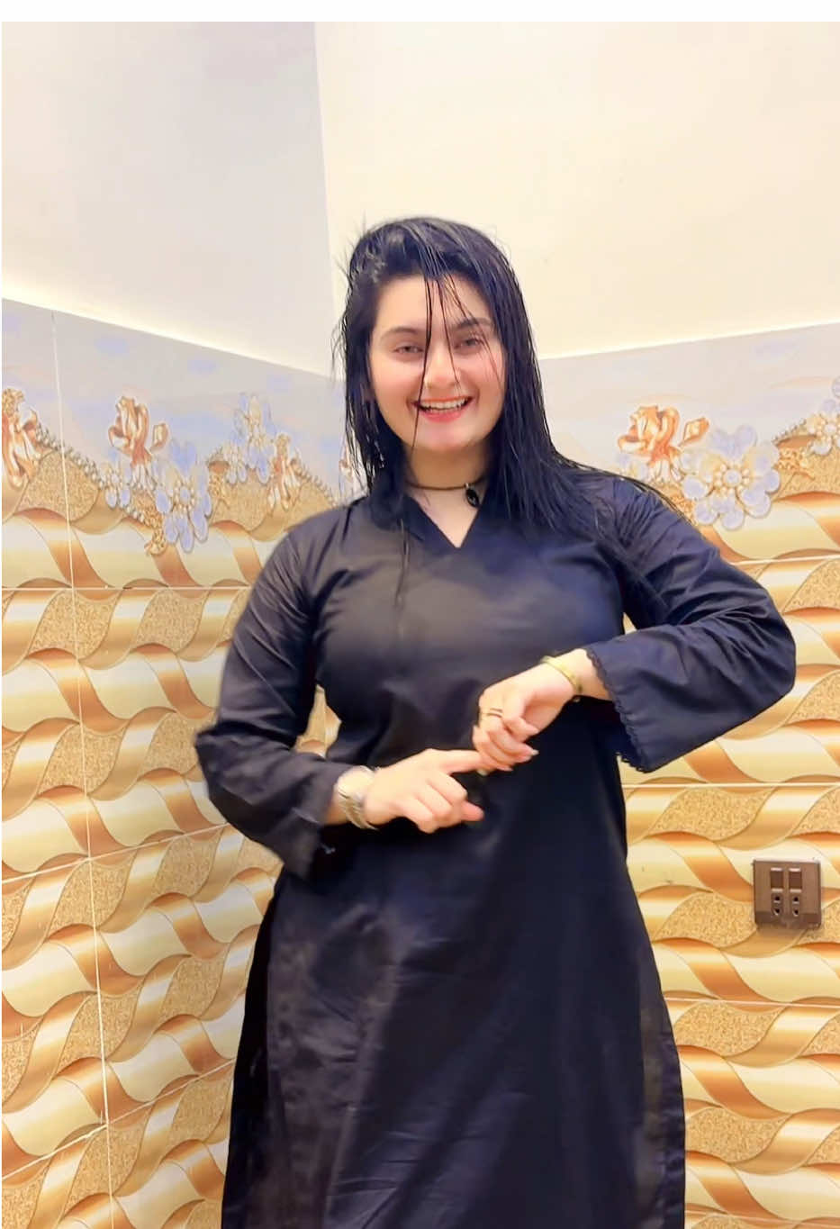 Dill prdesiii hogya🤷🏻‍♀️❤️‍🩹#eshajutt249 #eshafam #fypシ゚viral #pakistaniactor 