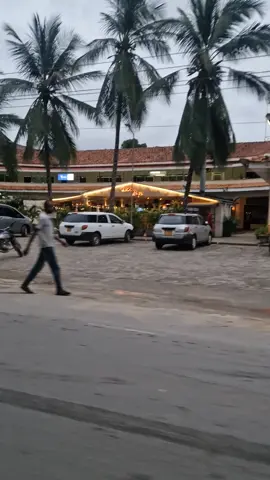 Hii mvua🌦 nayo daah!!! inafanya town imetulia sana😂😂😂😂 movement ni kidogo. Watu wako wapi??? Hii trip🚕 ina maji Kila mahali i guess tunafaa kurekebisha some areas to beautify Malindi moooreee and moooore!!!!😊😊 #littlemalindi #kenya #kenyantiktok🇰🇪 #malinditiktoker #mombasatiktokers🌴 #kilifitiktokers #kwaletiktokers #kilificounty #malindi #mijikendavibes #malindikenya 