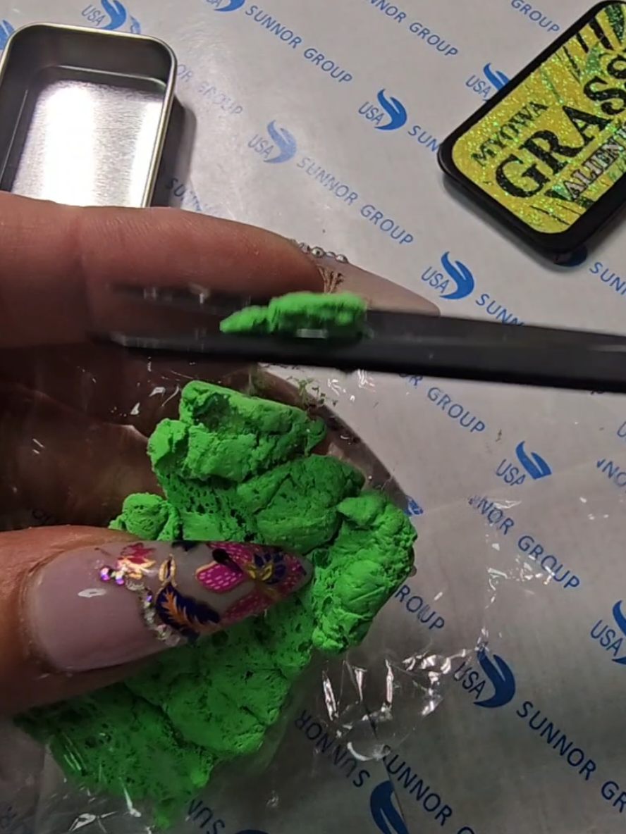 let's fix my wax up.   I finally got the Alien Putty.  I think it's way too expensive.  I love the package.  it had a lot of goodies inside.    I worked wirh it for a while now since I made this video and is the money worth it?    Noooo.   I made my own Alien putty for a fraction on the cost and it works better as i used my favorite putty to make it with.    It's good.  but too expensive  #diamondpaintingkit #diamondart #diamondpaintingaddict #diamondpaintingaccessories #fyp #diamondpaintingtiktok #diamondpaintingcollection #crafts #mentalhealthmatters #diamondpaintings #diamondpaintingart #diamondpaintingwax 