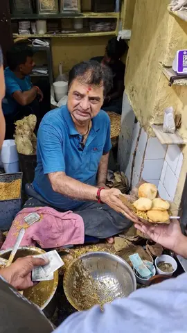 Swad aisa jo dil mein utar jaye – Laali Changhani ki khaas club kachori! #laalichanghani #clubkachori #indianstreetfood #foodiesofindia #desikhana 