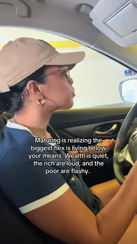 Put the money in your savings account or invest #wealth #rich #richgirl #financetiktok #financialfreedom 