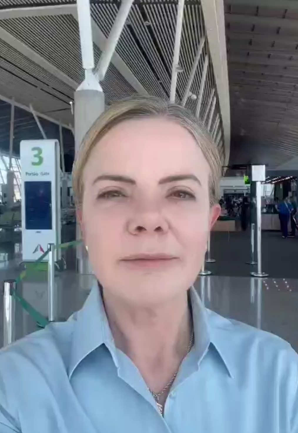 Não acredite nas mentiras que estão contando.  Quem sempre esteve ao lado dos aposentados?  Lula, que garantiu aumento real das aposentadorias, acima da inflação, investigou os escândalos e mandou devolver o dinheiro roubado.  Ou Bolsonaro, que tirou direitos e benefícios na reforma da previdência, não investigou nada e varreu o escândalo pra baixo do tapete?