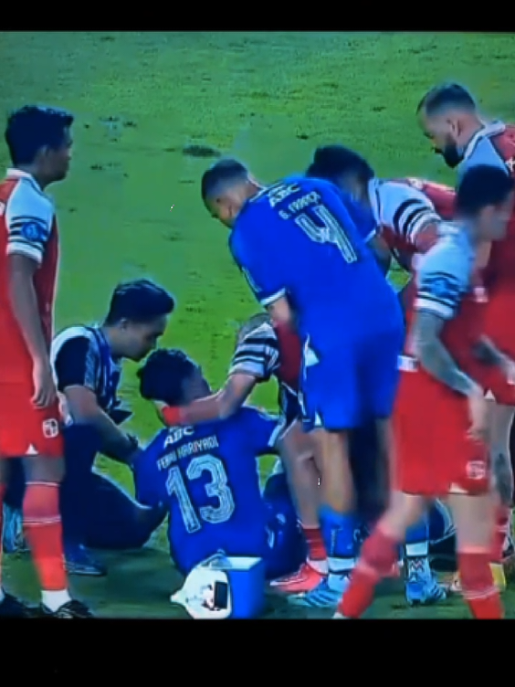 detik-detik febri hariyadi hampir cidera lagi🥹🥹 #febrihariyadi #rxbow #peesibbandung #juara #b2b #liga1 #cidera #viralvideo #fyppp #4youuu #foryou 