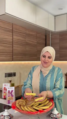 مطبخ حليمة الفيلالي يقدم لكم حريشات  مخمار من اسهل والذ مايكون رطبين خفاف وسهلين  المكونات 500غ سميدة الرقيقة= 3 كؤوس ونصف مملوءة  100غ دقيق ابيض =كأس غير مملوء  كأس الا ربع خليط زبدة مذابة وزيت =150 ملل ملح + ملعقة او ملعقة كبيرة ونصف سكر  كيس خميرة الحلويات =8غ  ملعقة غير مملوءة خميرة الخبز  500ملل حليب دافئ=كأسين وربع  الحشو اختياري  جبن + مربى +شكلاط الدهن #طبخ #حليمةالفيلالي ##وصفات_سهله #حريشات_صغار 