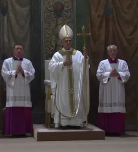 Papa Leone XIV canta il Regina Caeli con il Collegio dei Cardinali.