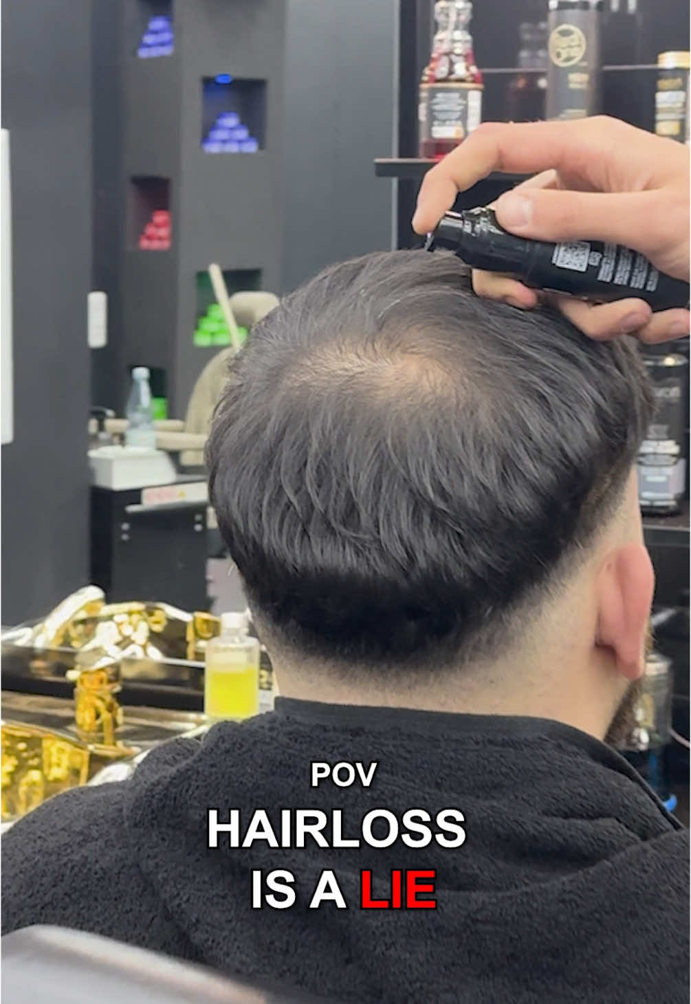 Warum Magicolour die beste Wahl ist 	1.	Schnelle Anwendung: In nur 15 Minuten wirkt dein Haar sichtbar voller – ganz ohne Aufwand oder Eingriff. 	2.	Langanhaltend & wasserfest: Der Effekt bleibt bis zu 5 Tage bestehen – auch bei Regen, Duschen oder Schwitzen. 	3.	Hautverträglichkeit garantiert: Dermatologisch getestet und mit „Sehr gut“ zertifiziert – für eine sichere Anwendung. 	4.	Natürliches Ergebnis: Kein künstlicher Look, keine Rückstände – nur dichte, authentisch wirkende Haare. 	5.	Ideal für Männer: Entwickelt für lichte Stellen am Oberkopf, Wirbel oder Scheitel – für mehr Selbstbewusstsein im Alltag. #foryoupag #fyp #haarausfall #viral_video #foryoupage❤️❤️ #foru 