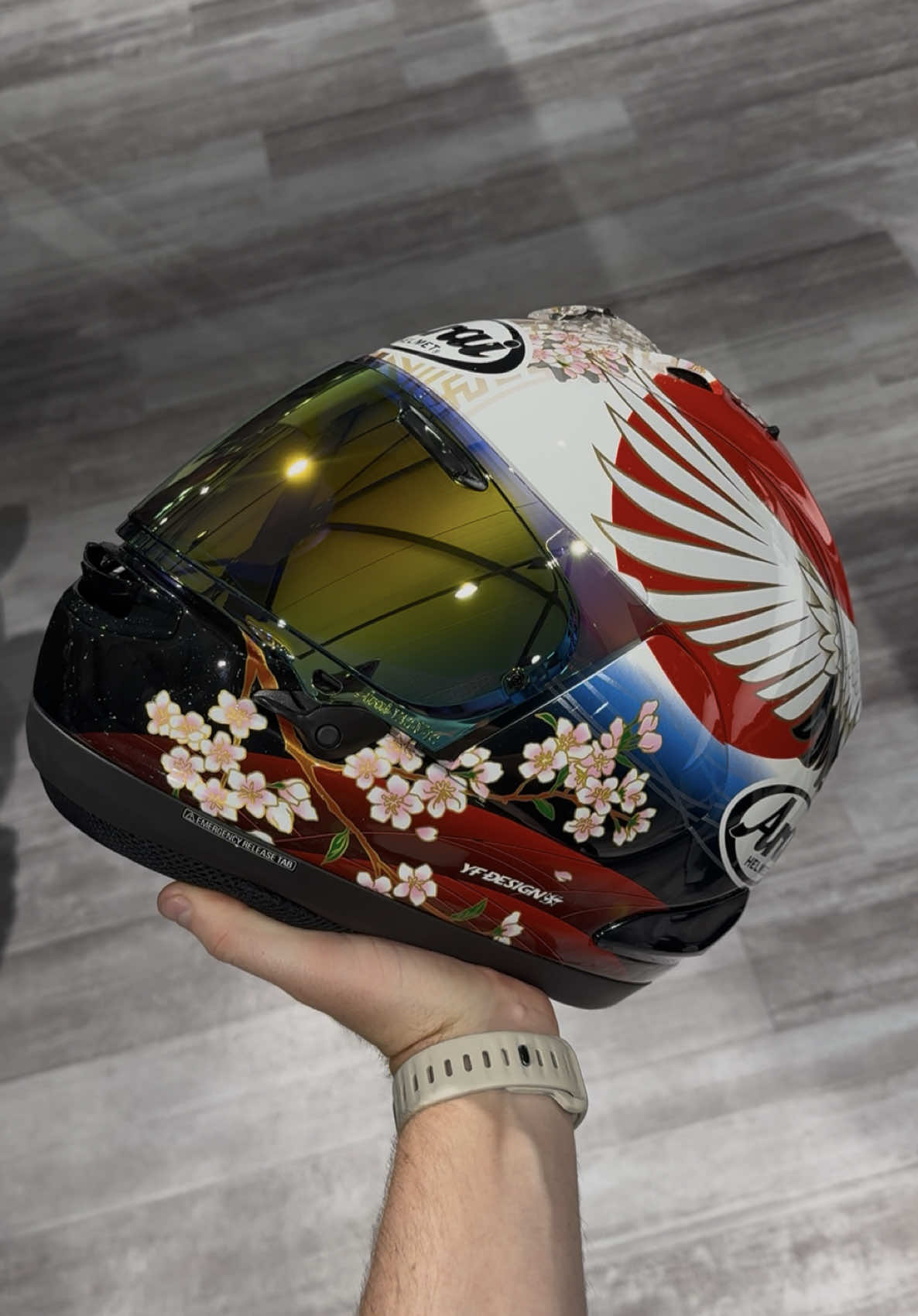 De vizierwissel op de Arai RX-7V Evo Tsubasa helm💥 #arai #helmet #fyp #foryou 