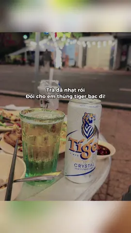 Hôm nay trời buồn trời đổ cơn mưa . Còn tui hong buồn tui đi nhạu ..#tiktokviral #trending #trendingvideo #fyp #templatecapcut #nhactamtrang #tramcamxuc💔 