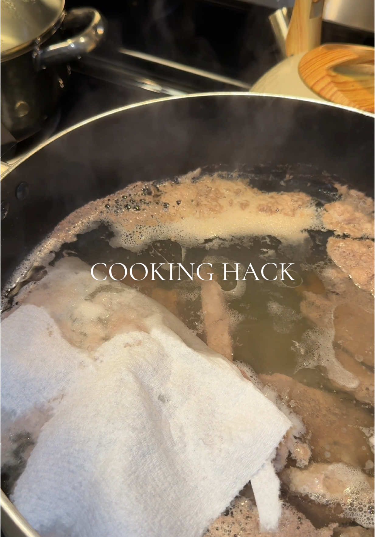 Tried this kitchen trick and it works like magic! Just drop a paper towel and watch the foam disappear #MomHack #KitchenTip #SoupTime #KitchenHack #CookingTrick #SoupHack #MomLife #KitchenCleanUp #EasyCooking #TikTokFoodHack