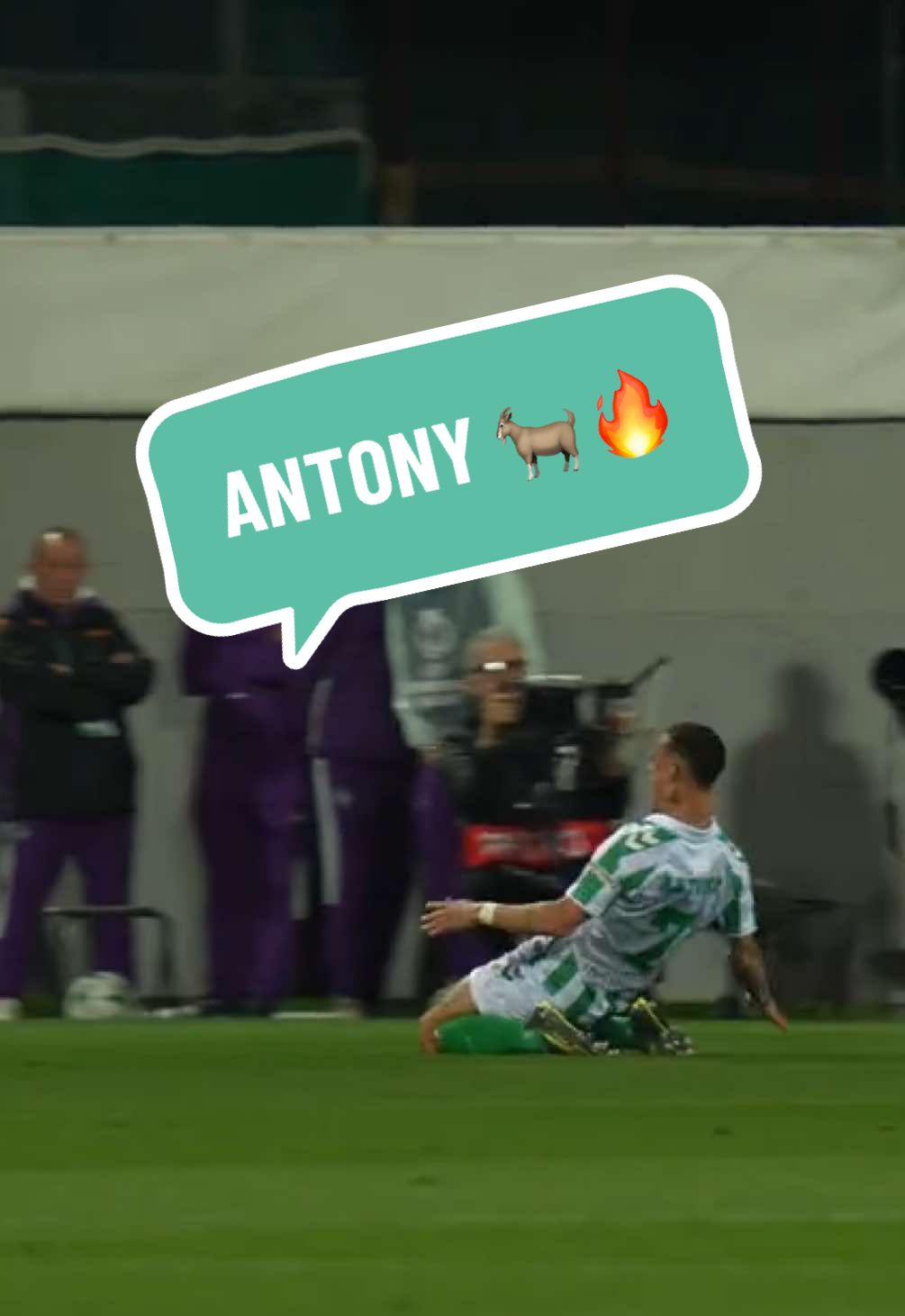 El GOAT haciendo cosas de GOAT 🐐🎯⚡️ #Betis #GOAT #Antony #Conference #Deportesentiktok #tiktokfootballacademy