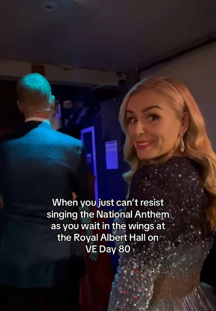 🇬🇧❤️ #veday #royalalberthall #nationalanthem @Myleene Klass @Royal Albert Hall 