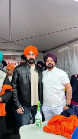 Malton Gurudwara Sahib @theturbanpunjab &@CTWA TURBAN SEWA #canadiantruckerswelfareassociation #brampton I*l #rajsaini2072 #theturbanpunjab #hardwork #justiceforsidhumosewala #bessings 