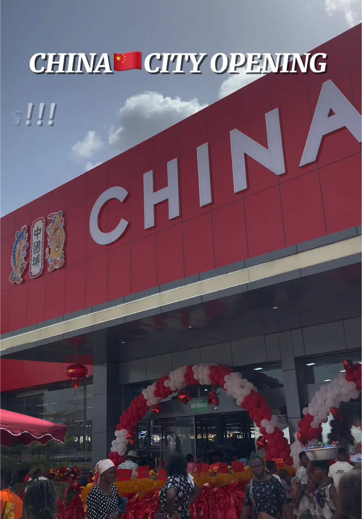 I thought I was going to shop in peace…but Kumasi had other plans. New China 🇨🇳 City mall turned into movie, chaos, queues and chandeliers!#chinacity#newchinacity#shoppin 