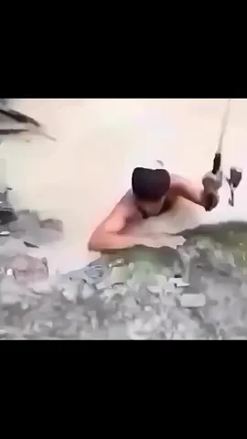 First time I see a fish hunting a fisherman 😂😂😂 #explore #fyp #foryou 