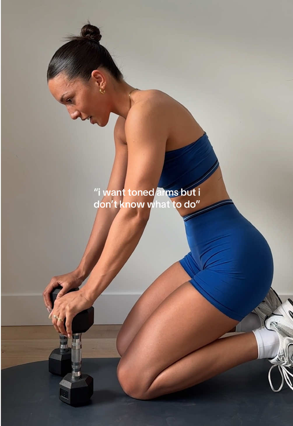 full workout plan linked in my bio —grab your dumbbells and get after it sis 💙 wearing @Alphalete, code NAIREE to save at checkout!  #workout #workoutmotivation #workoutroutine #workouts #dumbbellworkout #dbonly #armworkouts #armworkout 