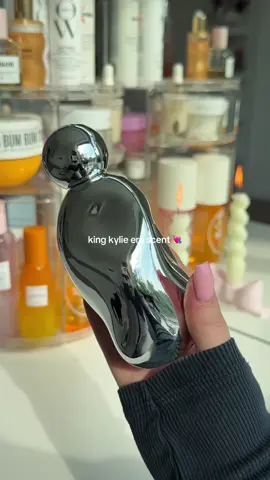my new favorite parfume !! 🩶💣🔮 @Kylie Cosmetics cosmic 2.0  #kyliecosmetics #kyliejenner #kingkylie #haul #douglas #douglashaul #asmr #perfumetiktok #parfume @Kylie Jenner 