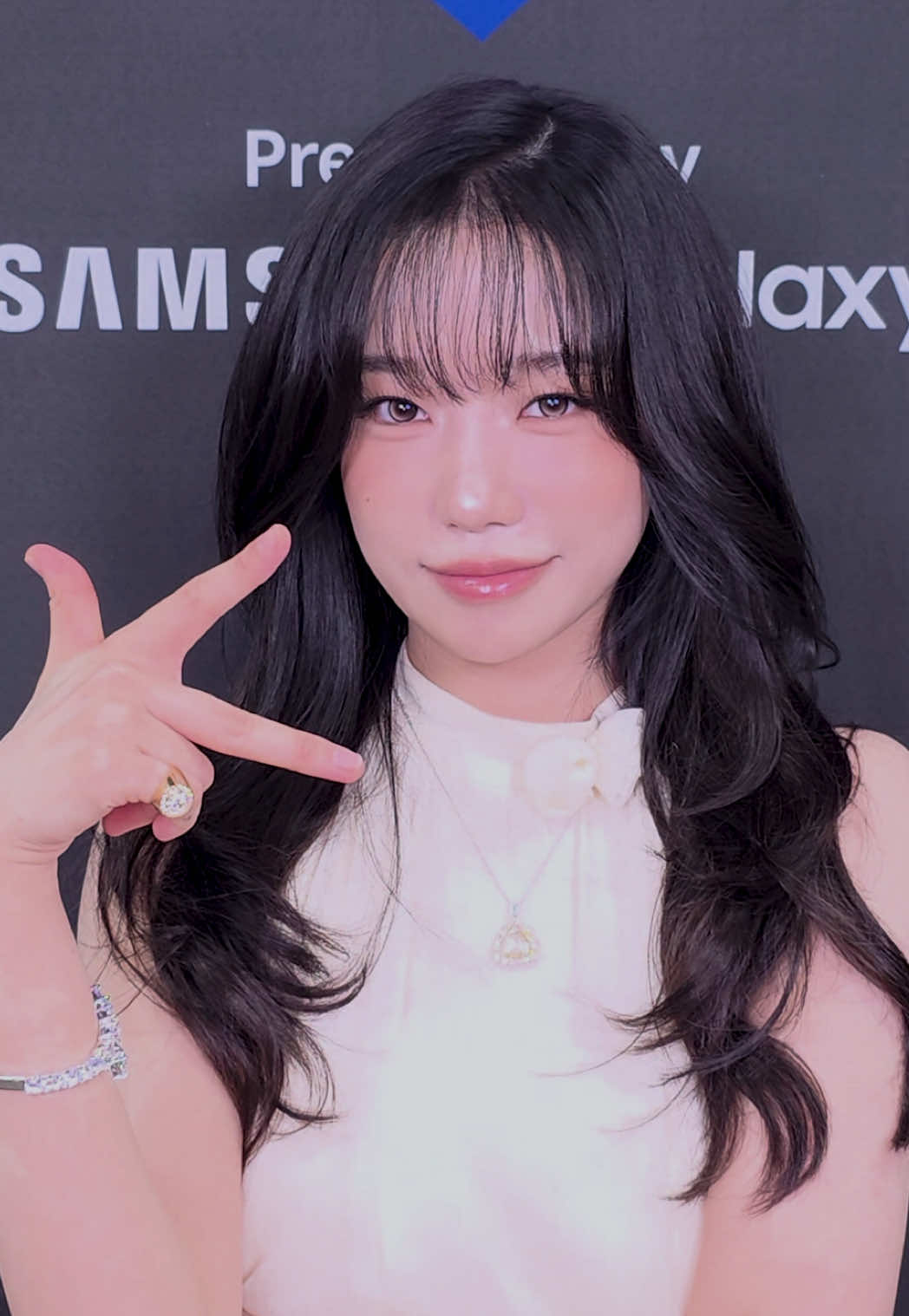 [#KCONJAPAN2025] 🎥 #JOYURI Outfit check of the day 💖 Meeting KCONer today! Hair, nails, and beauty—everything’s on point 💯 今日のコーデチェック💖 今日はKCONerに会いに行く日！ ヘアもネイルもビジュアルも全部パーフェクト💯 오늘의 아웃핏 체크💖 케이코너를 만나는 오늘!  헤어, 네일, 미모 모두 퍼펙트야💯 #ライブ撮影ならGalaxy - KCON JAPAN 2025 MAY 9-11 Makuhari Messe Let's #KCON