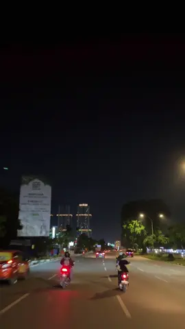 Vibes Batam malam hari #batamhits #batamcenter #poluxhabibiebatam#batamtiktok #mangu #batampunyacerita #storytime #lewatberanda #fyp #fypage 