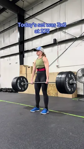 I was surprised how much easier this felt than last week. Excited to try and hit a PR in a couple of weeks on my deadlift! #womenwhodeadlift #girlswhodeadlift #40andfit #momfitness #deadlift #workoutplan 