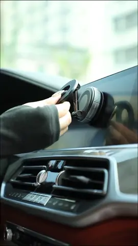 Ce petit gadget change la donne ! Fini les téléphones qui tombent ou glissent. Avec notre support magnétique 360°, ton téléphone reste stable, accessible et stylé — que tu sois en voiture, à la salle ou au bureau. ✅ Compatible iPhone & Android ✅ Fixation ultra puissante ✅ Rotation 360° ✅ Compact & pliable Tu veux le tien ? Commande maintenant sur www.yande.store ou écris-nous directement sur WhatsApp au +221 78 719 84 14. Livraison rapide et gratuite partout au Sénégal !🇸🇳 Dépêche-toi, les stocks partent vite !