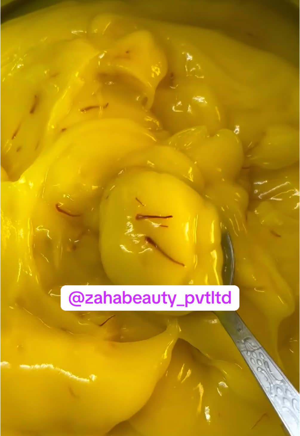 Saffron whitening moisturizer ❤️ #fyp #trending #whiteningcream #for #trendingvideo #fyppppppppppppppppppppppp #fypp #fypage #fy #fypシ゚ 