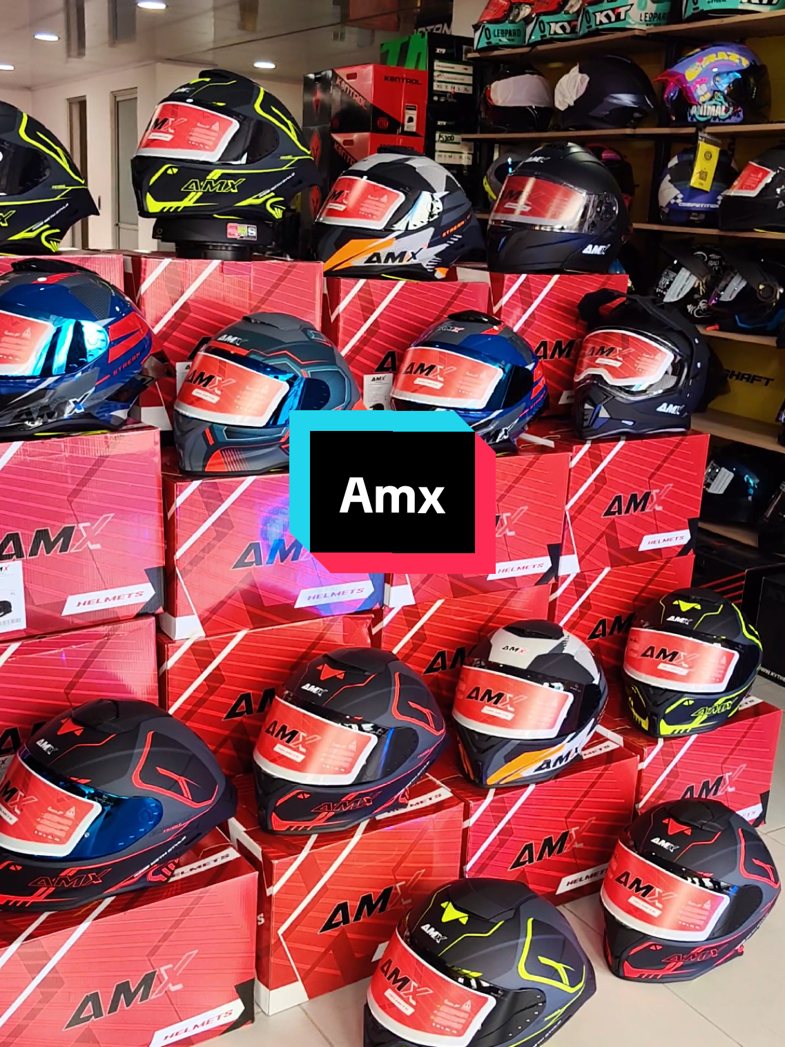 ✌️Llego un nuevo aliado 👉 AMX con doble certificación DOT americana ECE 2206 española 📦✈️ Hacemos envíos nacionales 🚩 Sistema de crédito 3️⃣1️⃣8️⃣3️⃣3️⃣2️⃣3️⃣7️⃣7️⃣ #casco #cascodemoto #local #nuevo #amx #strong #aleron #nuevodecaja #mate #negro