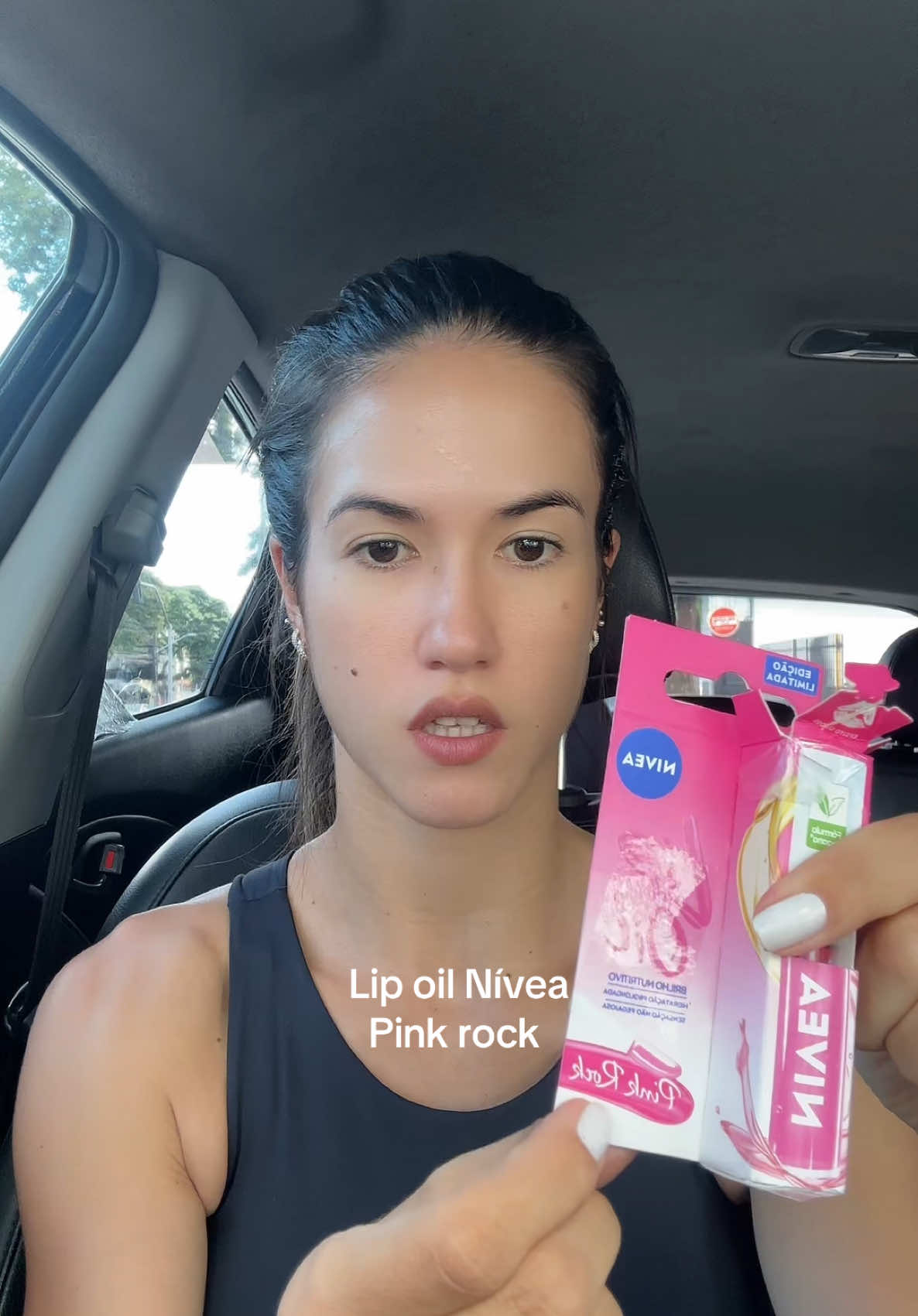 Depois q usar algumas vezes venho contar mais, espero que ele deixe uma corzinha na boca depois q sair, igual os outros.. #nivea #lipoil #pinkrock #drogaraia 