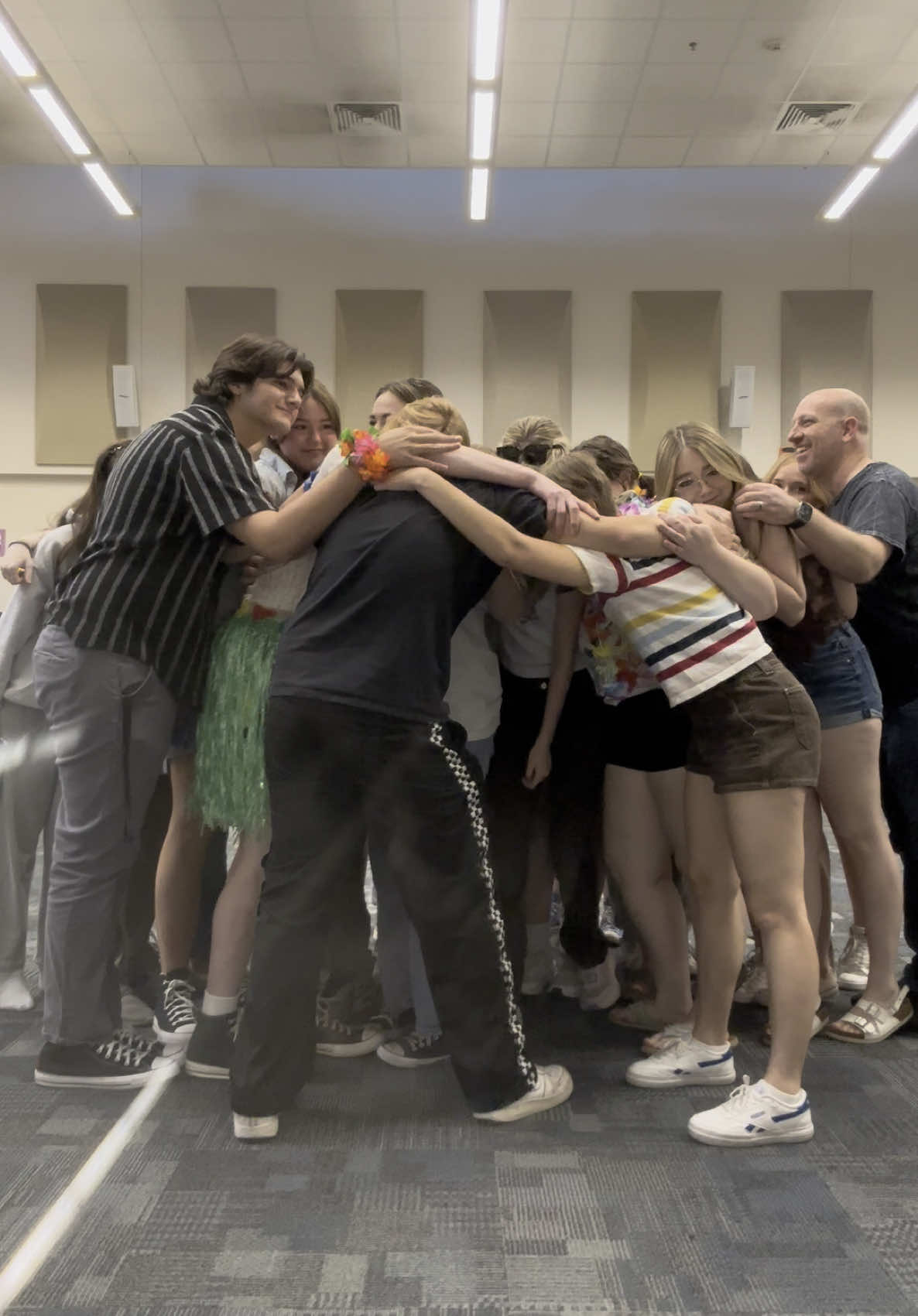 Last bell of High School 🥹 love you guys so much #fyp #highschool #senioryear #foryou #relatable #tiktok 