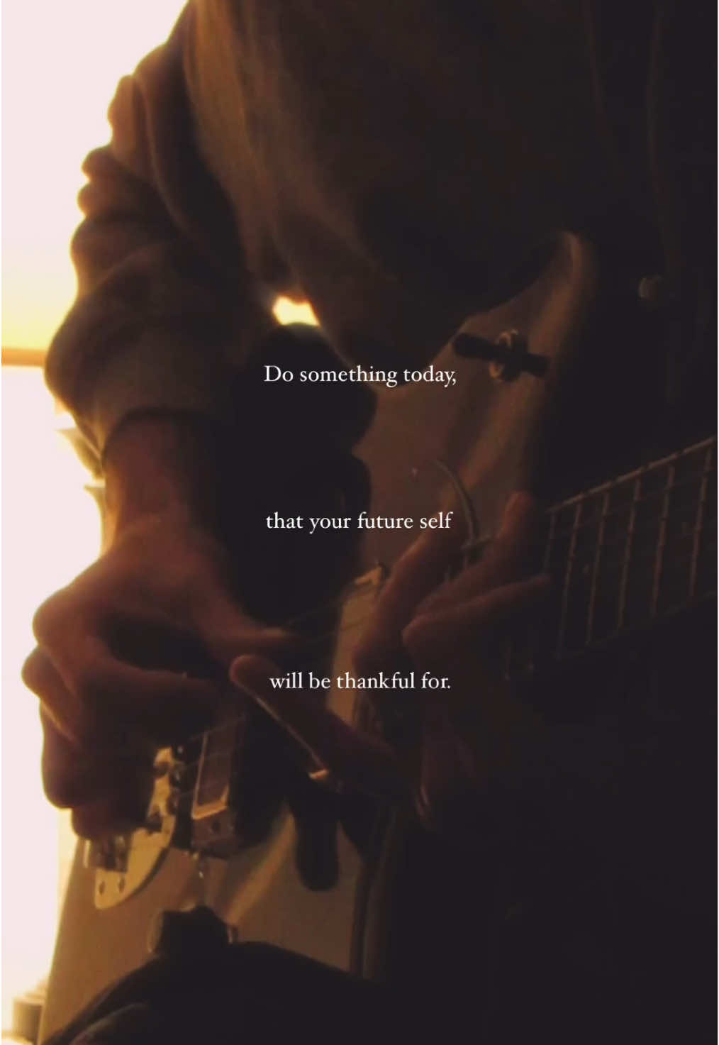 What does this sound make you feel? Hope you’re doing well out there 🤍 #ambientguitar #calmmusic #sologuitar #postrock #modernclassical #cleantone #feelsomething #affirmations 