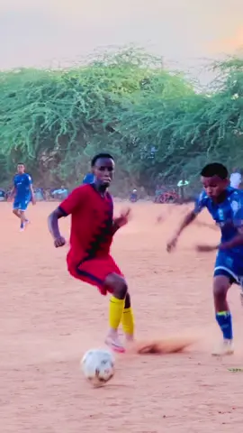 Repost asxabey ❤️🙏✊@ALGEBRA FOOTBALL CLUB red soil #mahiir__lajeclow #mahiirfootballer #viralvideos #fyp #foryoupage #footballers #nairobitiktokers🇰🇪 #garissatiktoker 