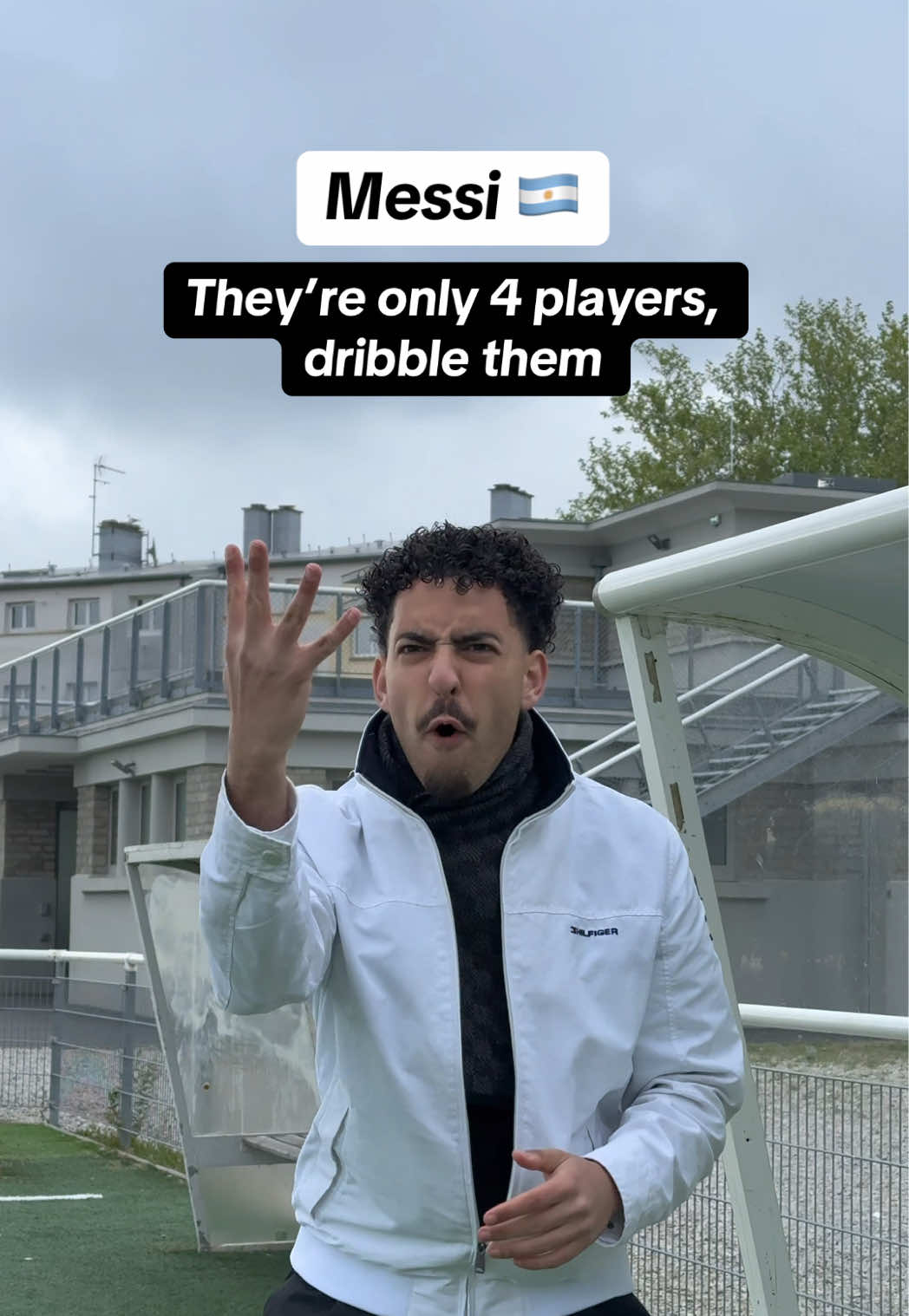 He could dribble the whole team alone 🤯🐐 #football #futebol #futbol #footballskills #footballtiktok #Soccer #soccerskills #neymar #ilyssouu 