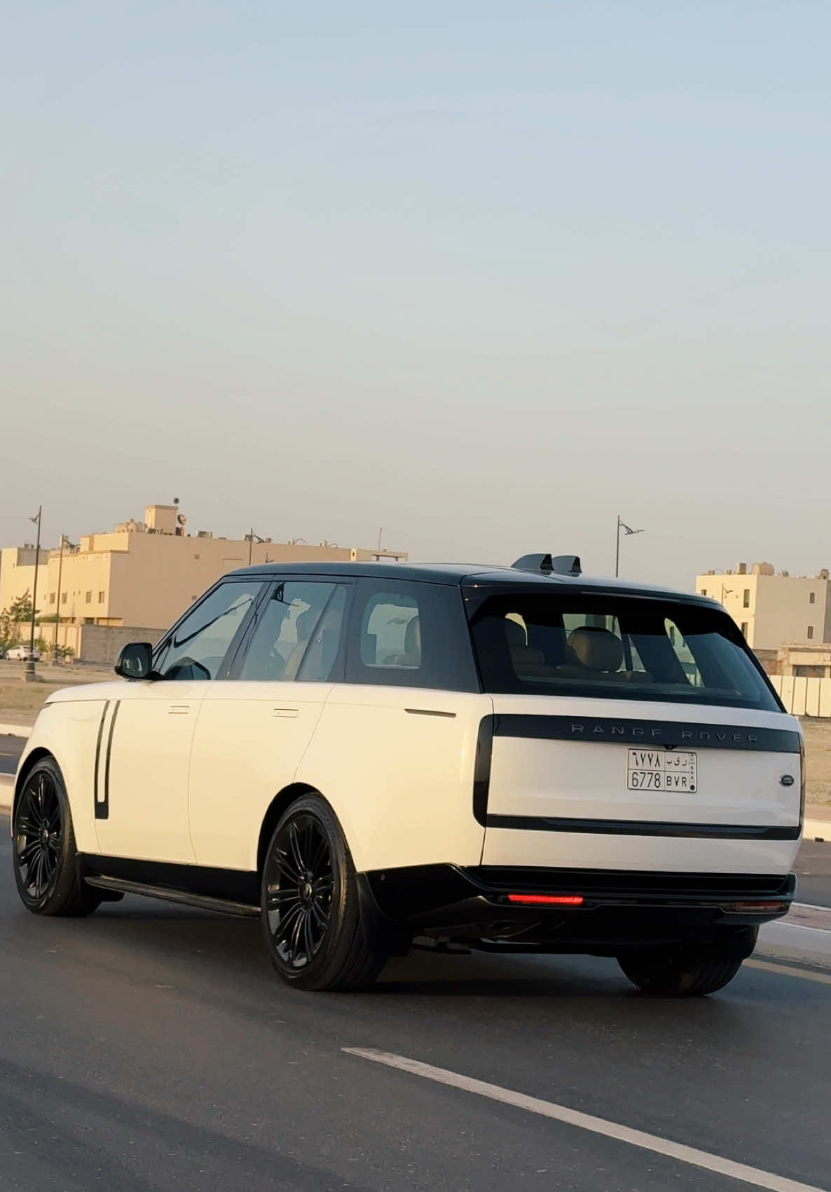 جمال الرنج روفر فوج البلاك ايدشن 🤍🤍 #رنج_روفر #رنج #بلاك_ايدشن #rangerover #fyp #saudiarabia #القطيف 