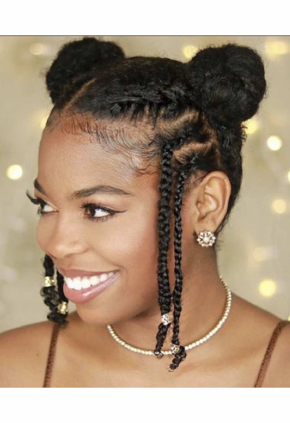 L’un des gros préjugés sur les cheveux afros c’est souvent qu’ils sont difficiles à coiffer ce qui n’est pas vrai ils ont simplement besoin d’être lavés et de rester hydratés  #hairstyle #haircareroutine #HairCareTips #cheveuxafro #4chair 