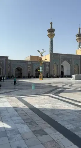 صحن الامام الرضا عليه السلام في ايران 