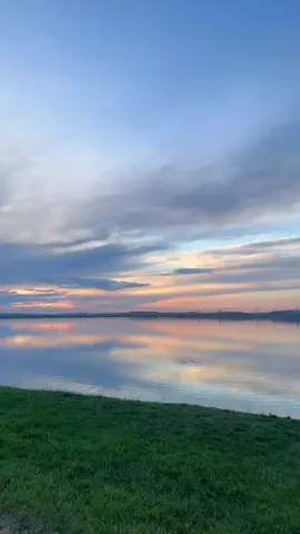 Sunset🫠 #sunsetview #sunsetlover #azerbaycan🇦🇿 #keşfetimiaçtiktok #naturelife #boyuksorbulvari #landscape_loving #sky #beyenmedengecme #yorumyap #beyeni #takipet #keşfetolsun 