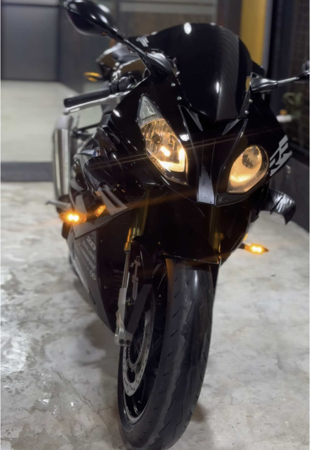 නින්ද හොයන හැන්දැවේ ❤️‍🔥🐉🙂‍↔️ #highcapacitysrilanka🇱🇰 #bmws1000rr #cbr1000rr #yamahar6 #srilanka #gixxer750 #viral #r6 #1000rr #yzfr6 #fyp #fyppppppppppppppppppppppp @_ASIRI _600r 
